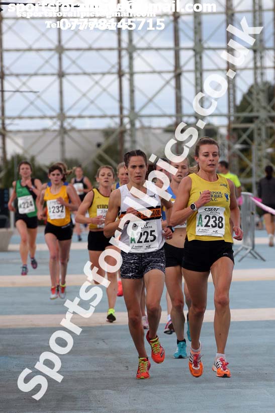 Senior womens 4 stage relay, Northern Senior 6 and 4 and Junior Stage Road Relays, SportsCity, Manchester. Photo:  David T. Hewitson/Sports for All Pics